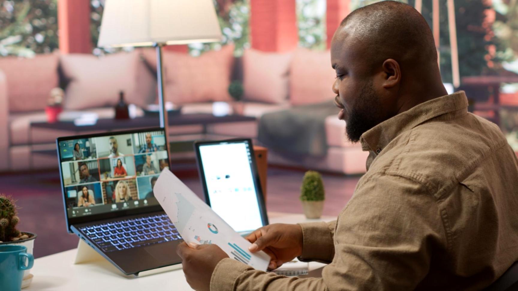 Session de formation en entreprise avec participants actifs